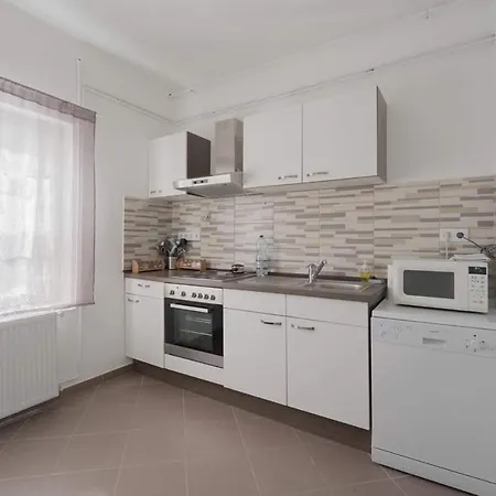 Апартаменты Dozsa Apartman Шиофок