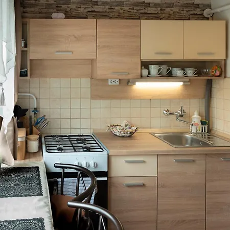 Dozsa Apartment *