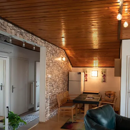 Dozsa Apartment *