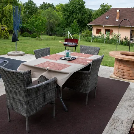 Dozsa Apartment